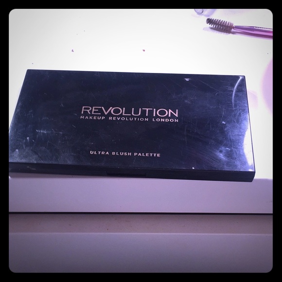 Makeup revolution blush palette - Picture 1 of 2